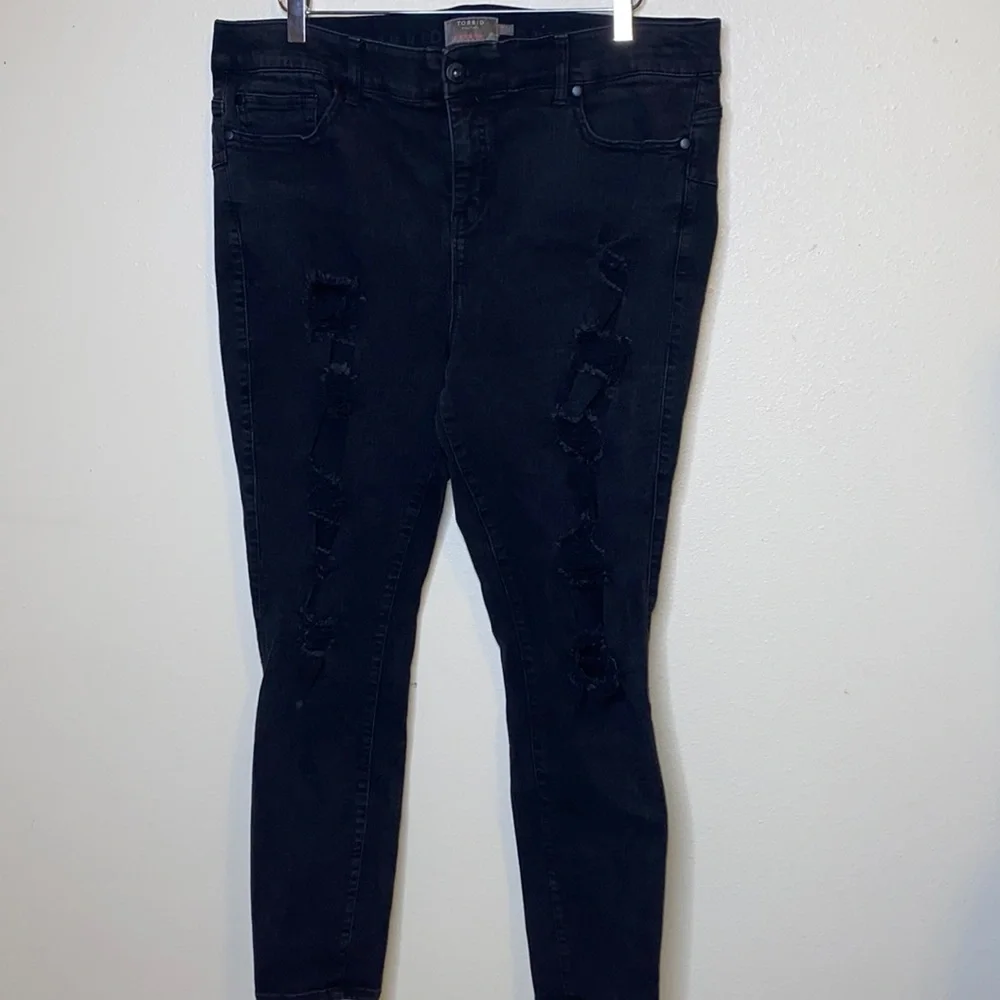 Torrid Distress Bombshell Skinny Sz 18 & 20 Black - Picture 1 of 6